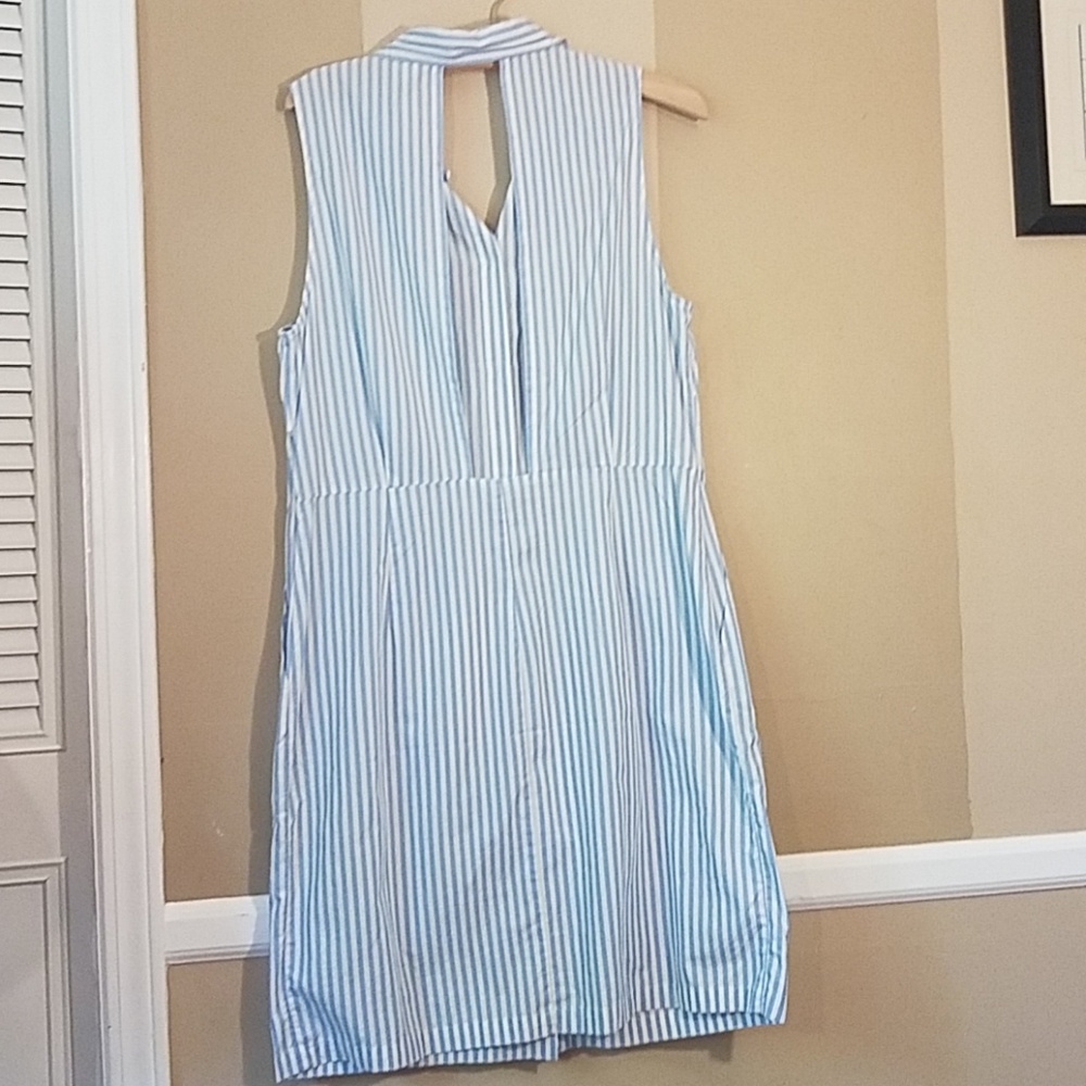H&m blue and white vertical stripe button down - Picture 5 of 8